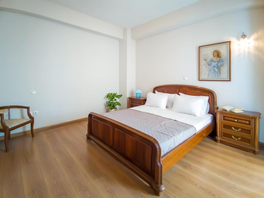 Apartment Kadiani's By 8essentially *