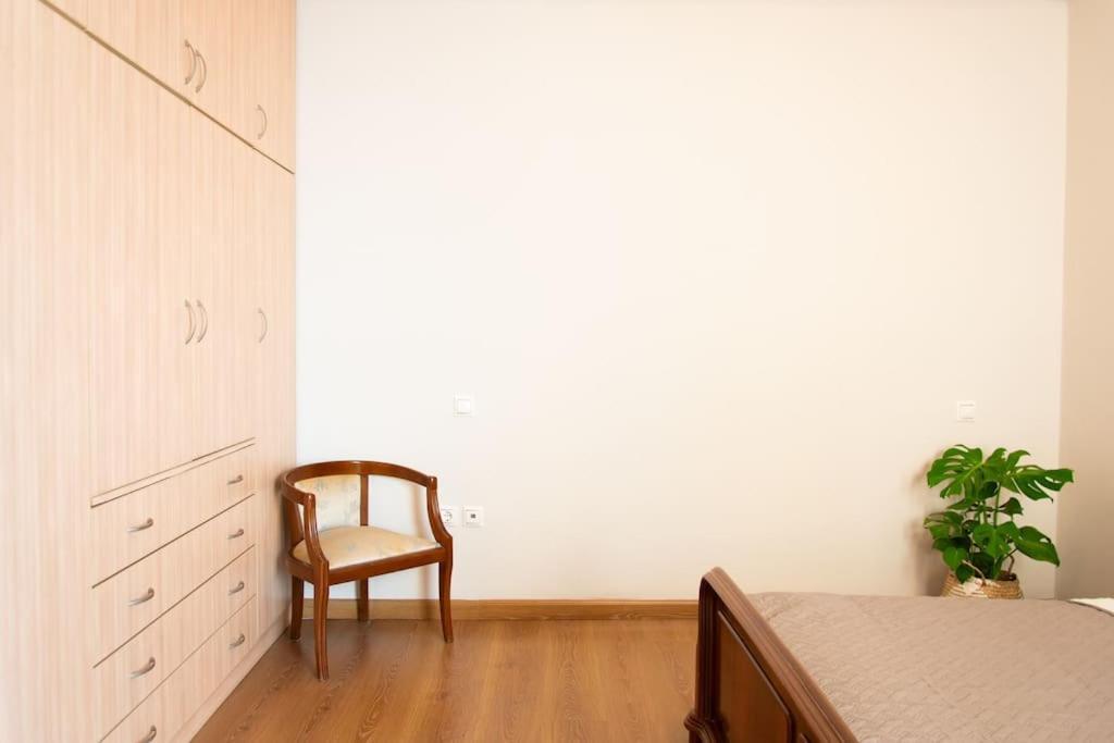 Apartment Kadiani's By 8essentially