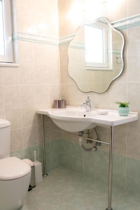 Apartment Kadiani's By 8essentially