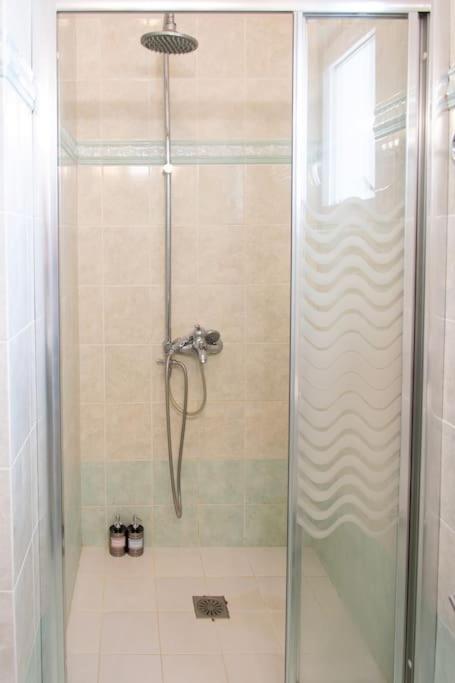Apartment Kadiani's By 8essentially *