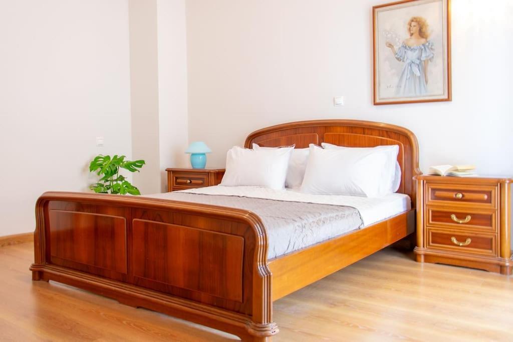 Kadiani's By 8essentially * Chania (Crete)