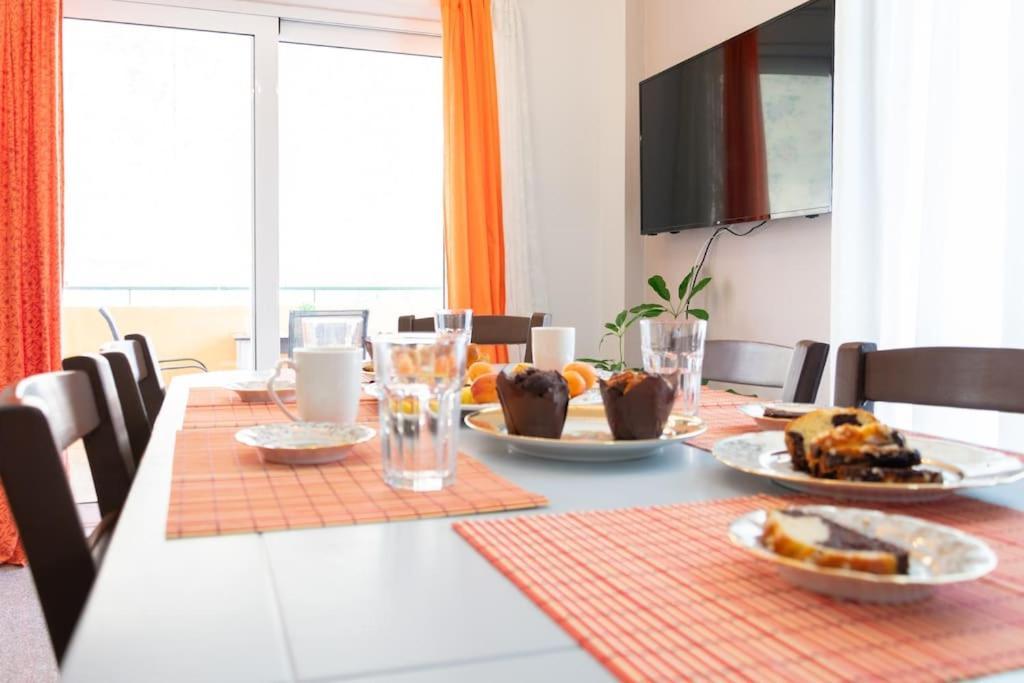 Kadiani's By 8essentially Apartment *