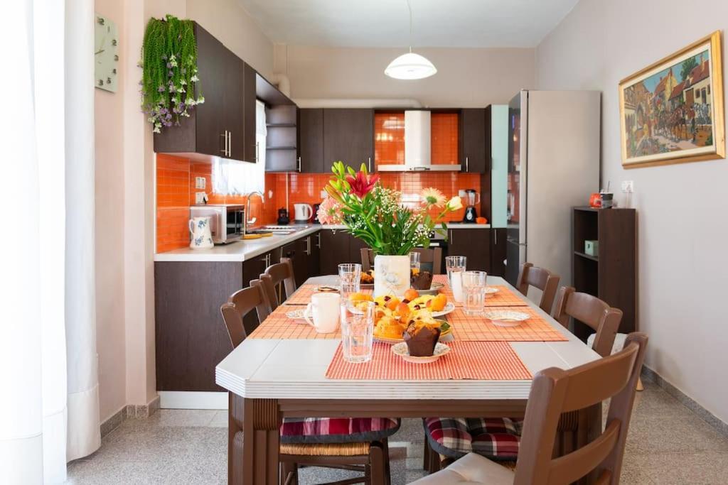 Kadiani's By 8essentially Apartment