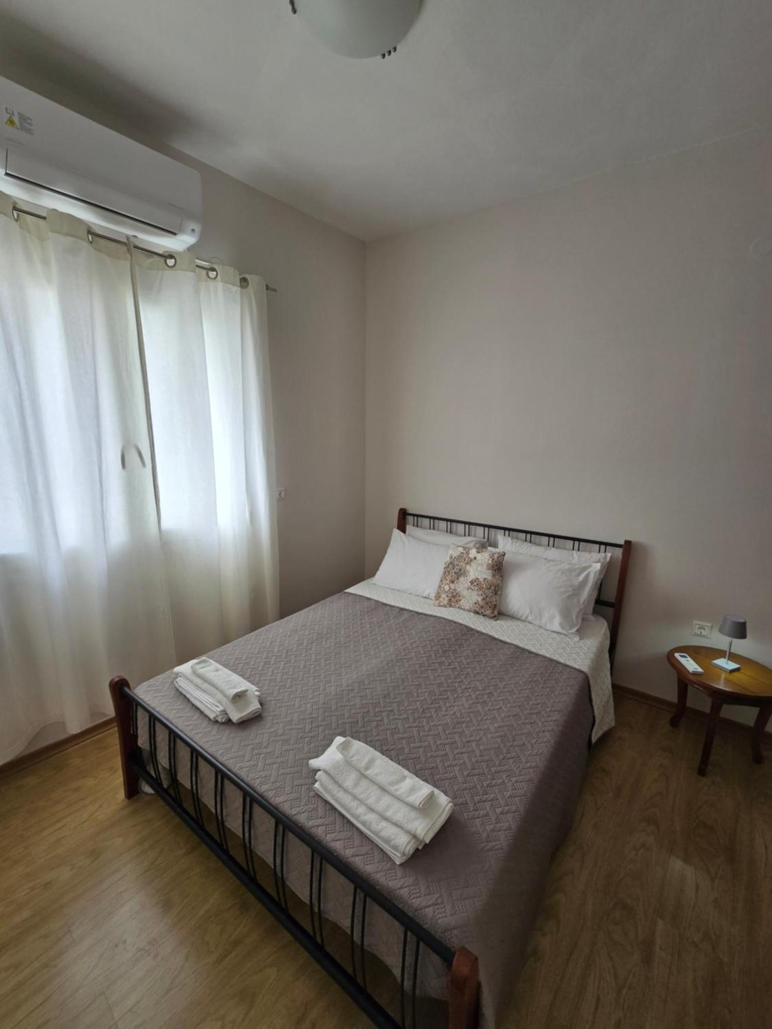 Kadiani's By 8essentially * Chania (Crete)